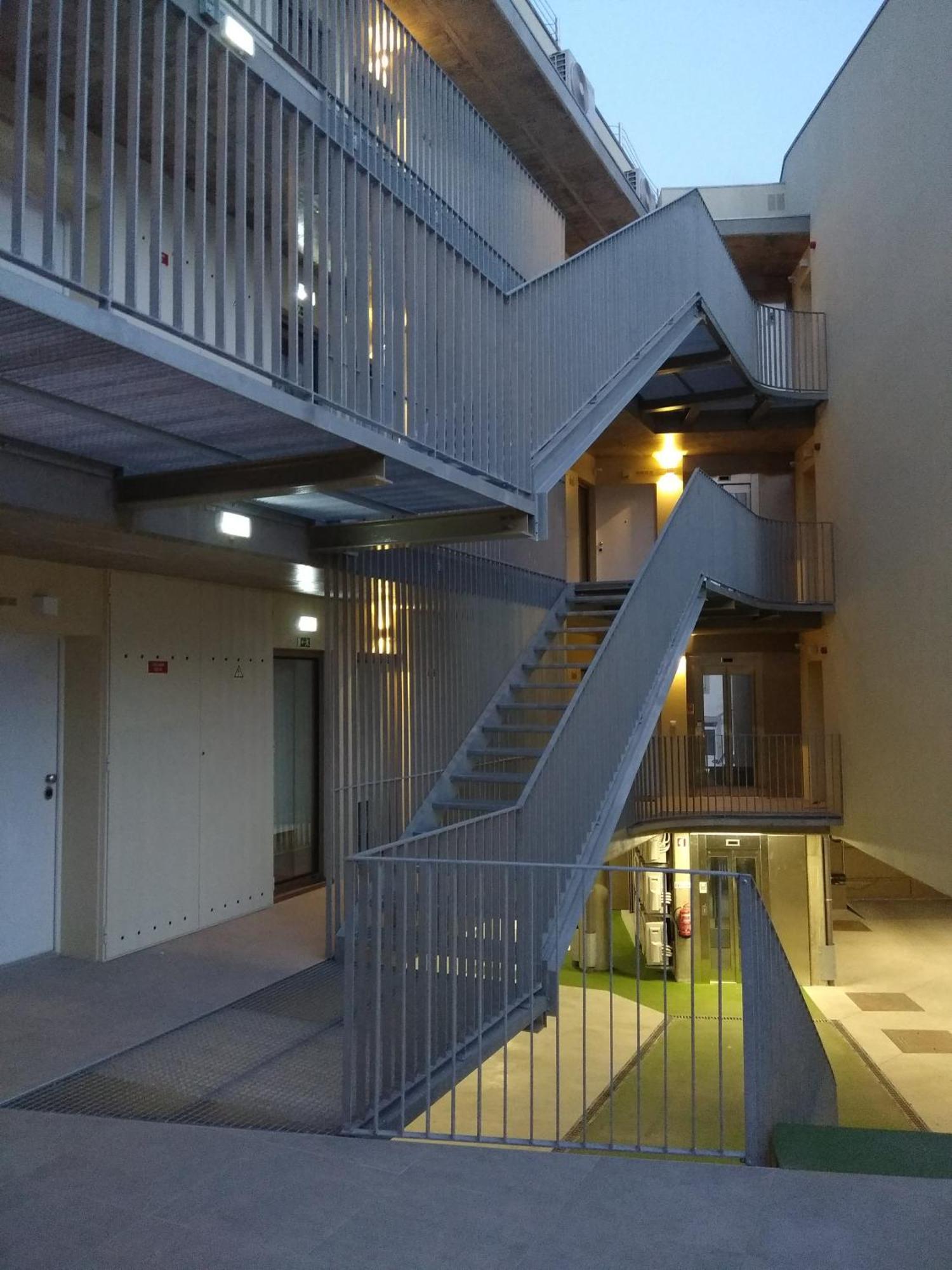 Light Brown Central Apartment Aveiro Luaran gambar